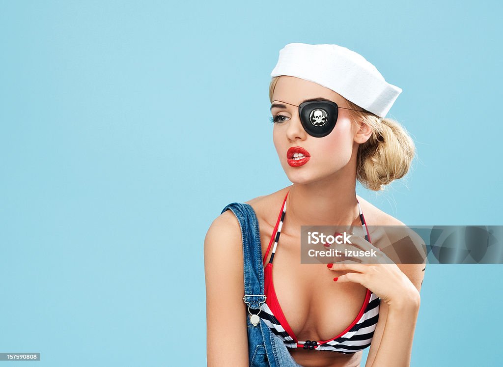 Pin-up стиль sailor женщина с Пират на глаз - Стоковые фото Пират роялти-фри