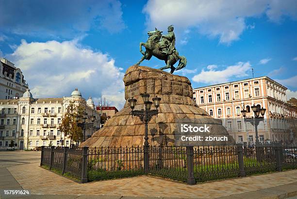 Estatua De Hetman Bohdan Khmelnytsky Foto de stock y más banco de imágenes de Kiev - Kiev, Lugar de interés, Historia