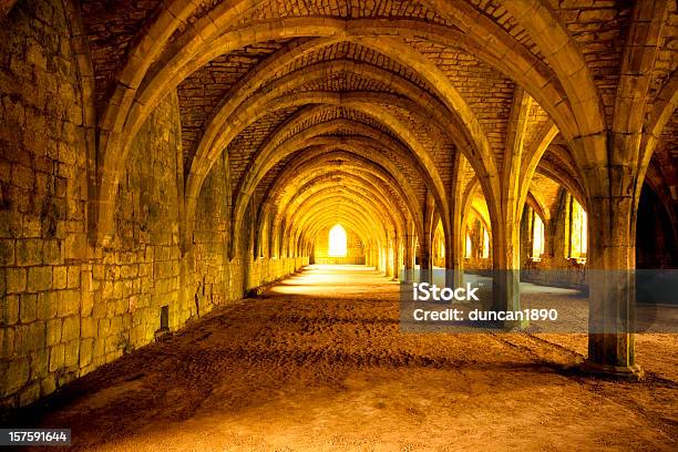 Fountains Abbey Cellarium Stockfoto und mehr Bilder von Fountains Abbey - Fountains Abbey, Yorkshire, Krypta