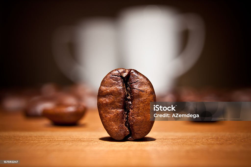 Свежий кофе - Стоковые фото Жареные кофейные зёрна роялти-фри