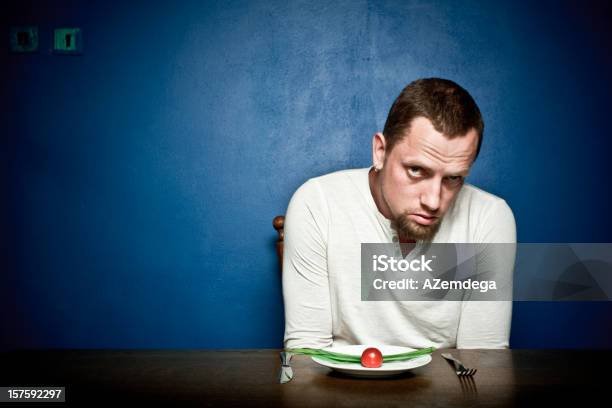 Ernährung Zeit Stockfoto und mehr Bilder von Essen - Mund benutzen - Essen - Mund benutzen, Tisch, Traurigkeit