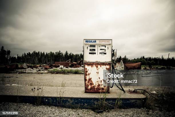 Verlassenen Öl Station Stockfoto und mehr Bilder von Tankstelle - Tankstelle, Schmutzig, Zurückgelassen