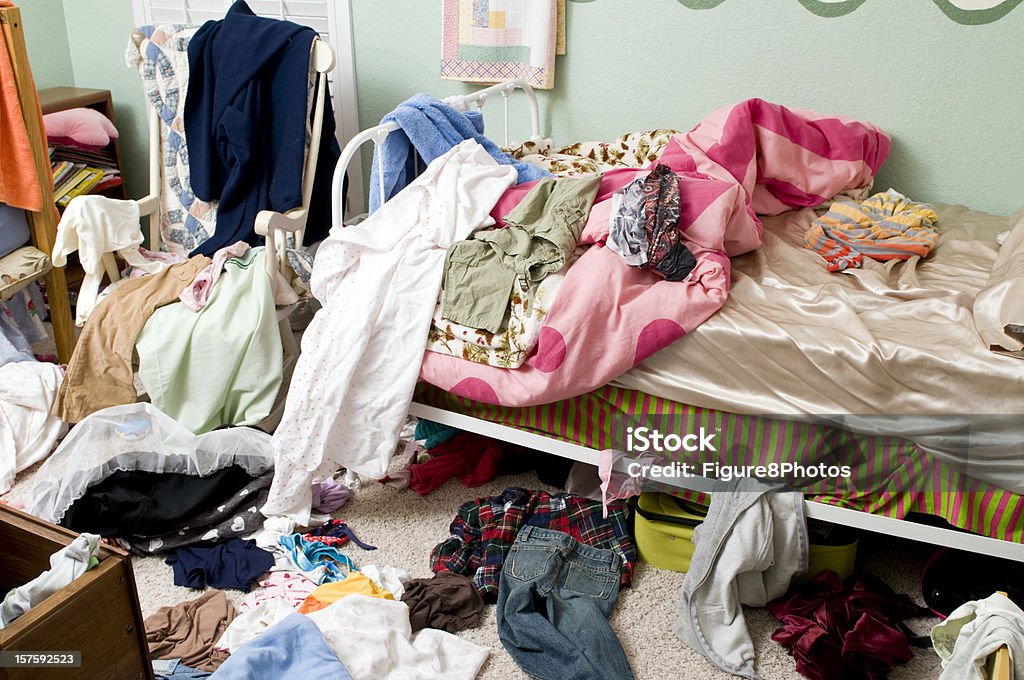 Dormitorio con manchas - Foto de stock de Dormitorio - Habitación libre de derechos