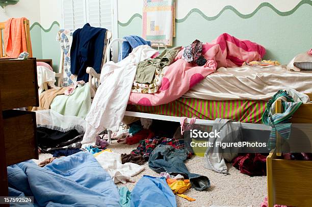 Juega En El Dormitorio Foto de stock y más banco de imágenes de Dormitorio - Habitación - Dormitorio - Habitación, Caos, Habitación