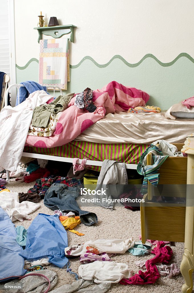 Camera da letto di emergenza - Foto stock royalty-free di Abbigliamento