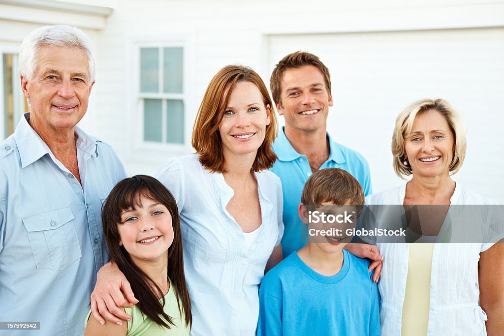 Retrato de família feliz de três generational - Royalty-free 10-11 Anos Foto de stock