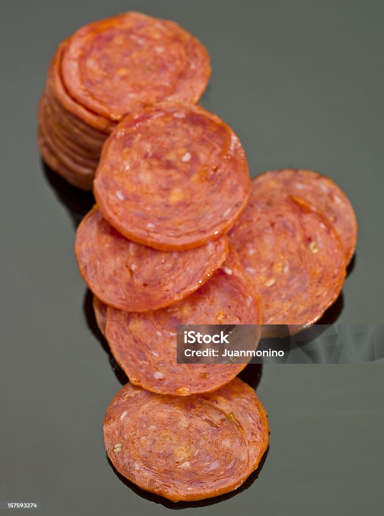 Fatias de pepperoni - Foto de stock de Amontoamento royalty-free