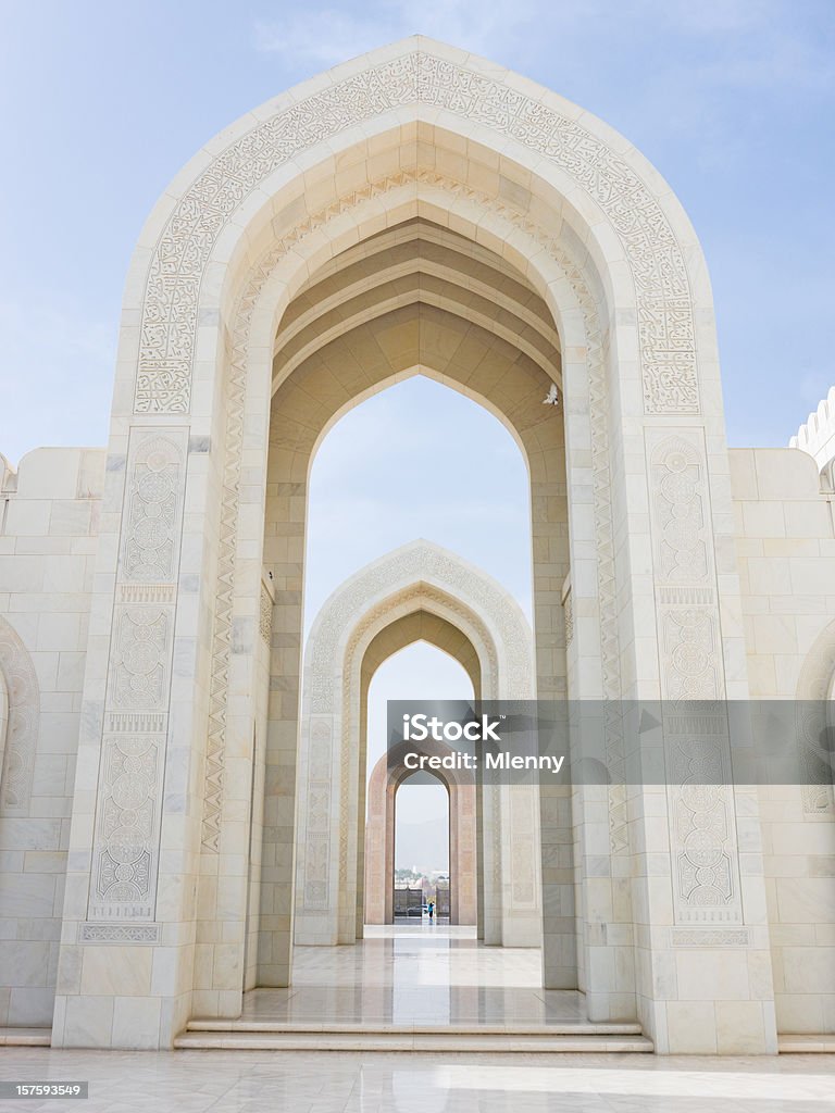 Arche Grande Mosquée du Sultan Qaboos Muscat Oman - Photo de Oman libre de droits