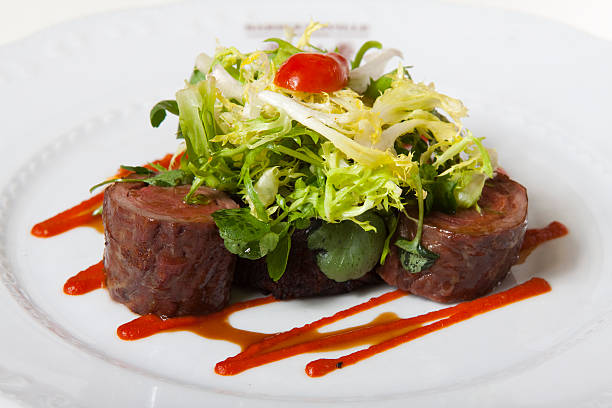 메뉴에는 무엇이 있습니까? 살팀보카 - steak close up grilled skirt steak 뉴스 사진 이미지