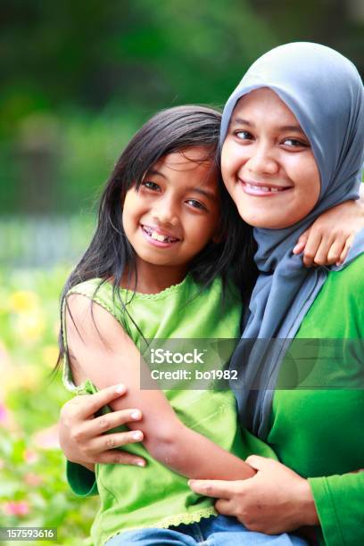 Foto de Feliz Mãe E A Filha e mais fotos de stock de Abraçar - Abraçar, Adulto, Amor