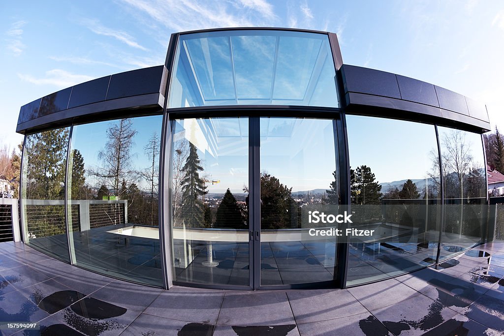 Maison moderne en granit, du verre oeil - Photo de Maison individuelle libre de droits