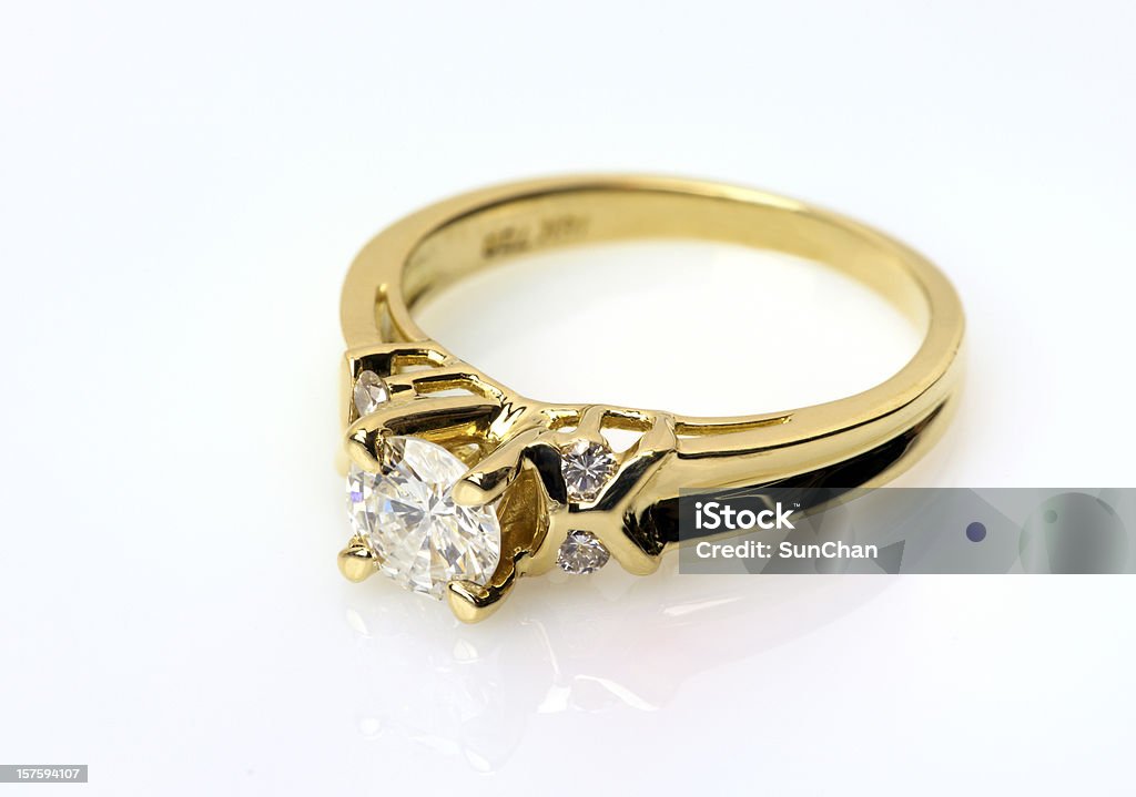 Pierścionek z brylantem złota - Zbiór zdjęć royalty-free (Biżuteria)