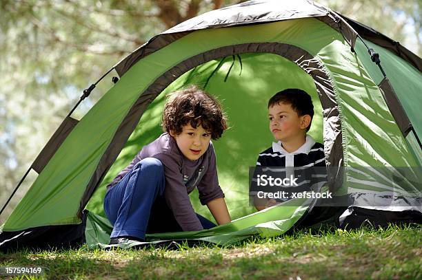 Photo libre de droit de Camping banque d'images et plus d'images libres de droit de 6-7 ans - 6-7 ans, Activité, Activité de loisirs