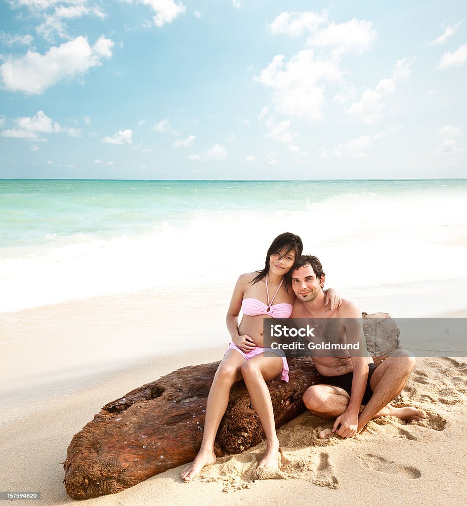 Coppia sull'oceano - Foto stock royalty-free di Adulto