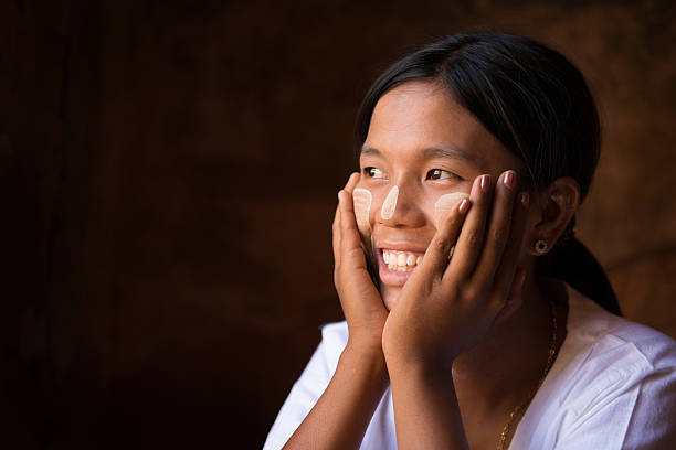 istock Myanmar girl 157598395