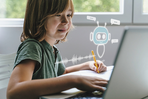 Niño usando el sistema AI Chatbot en computadora o aplicación móvil. Conversación de chatbot, tecnología de inteligencia artificial de IA. Generar OpenAI. Tecnología futurista. Asistente virtual en internet. photo
