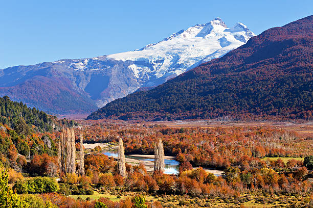 volcan tronador, аргентина - bariloche argentina andes autumn стоковые фото и изображения