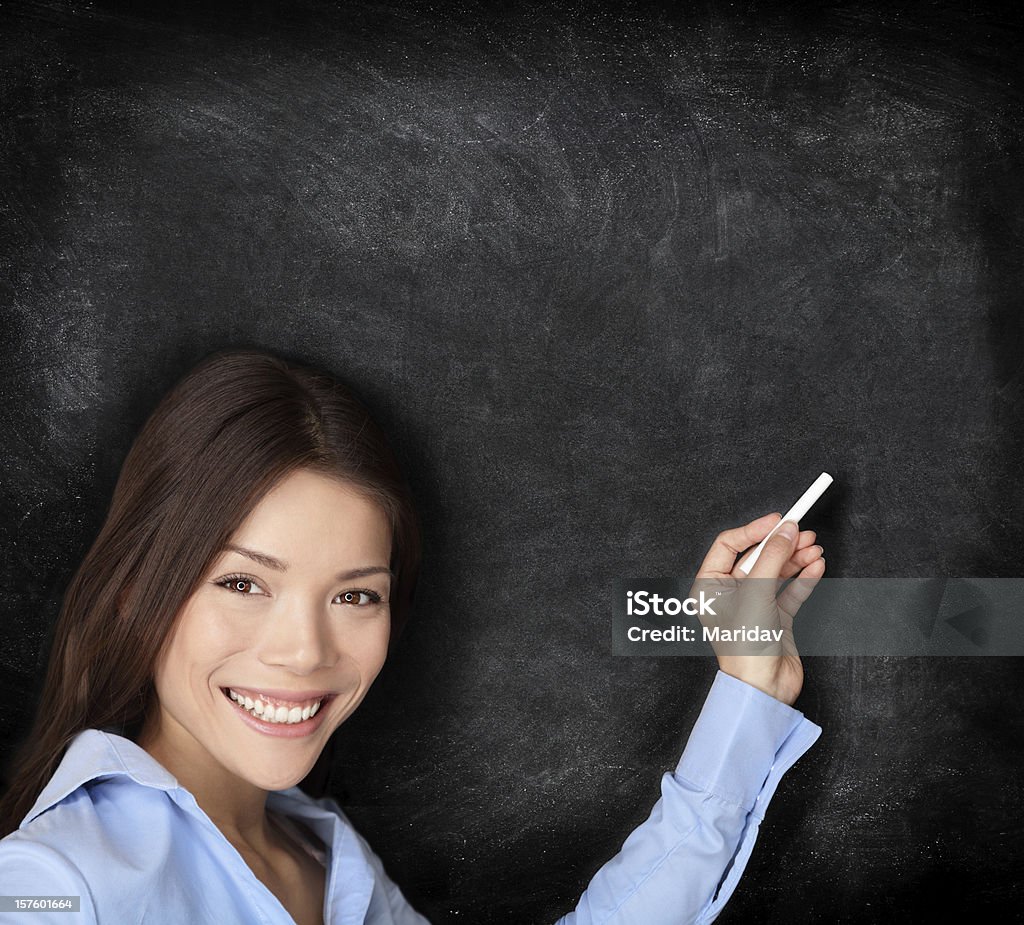 교사 지도하지 쓰기 on blackboard - 로열티 프리 고등학교 스톡 사진