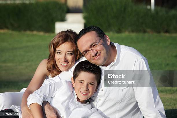 Glückliche Familie Stockfoto und mehr Bilder von Familie - Familie, Im Freien, Multikulturelle Gruppe