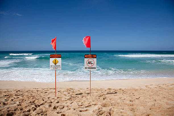 znaki ostrzegawcze z north shore, oahu - big wave surfing zdjęcia i obrazy z banku zdjęć