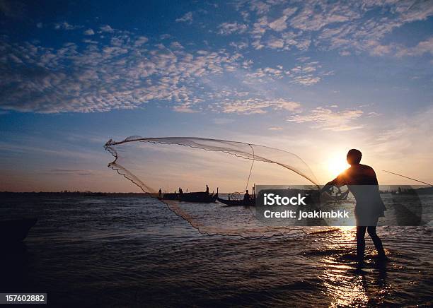 Net Pescador En El Río Mekong En Camboya Foto de stock y más banco de imágenes de Pesca con red - Pesca con red, Camboya, Industria de la pesca