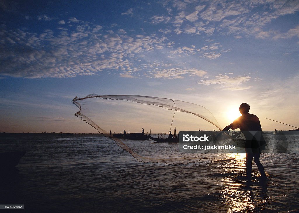Net Pescatore sul fiume Mekong in Cambogia - Foto stock royalty-free di Pesca con la rete