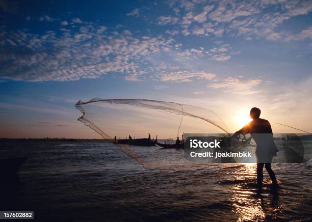 Net Pescatore Sul Fiume Mekong In Cambogia - Fotografie stock e altre immagini di Pesca con la rete - Pesca con la rete, Cambogia, Industria della pesca