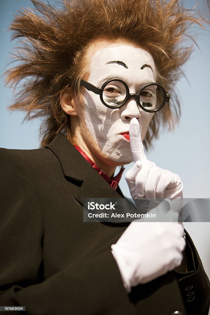 Una calle de una llamada mime usando gafas - Foto de stock de Actividad libre de derechos