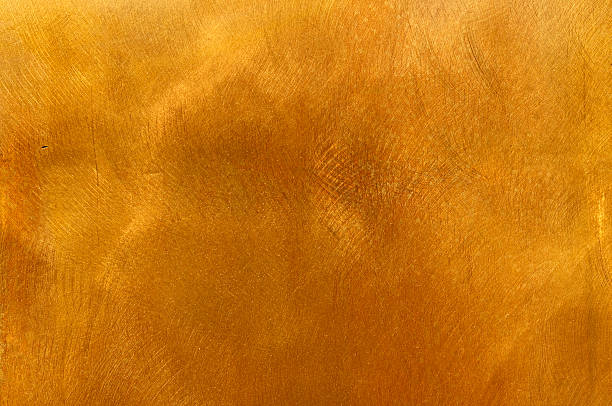 placcatura in ottone dorato astratta per sfondo texture screziato - bronze brass textured copper foto e immagini stock