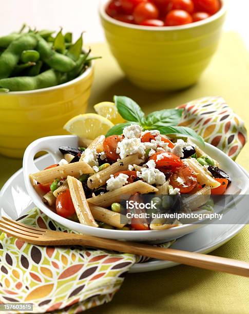 Foto de Saudável Massa Vegetariana Com Molho Edamame E Tomates e mais fotos de stock de Alimentação Saudável