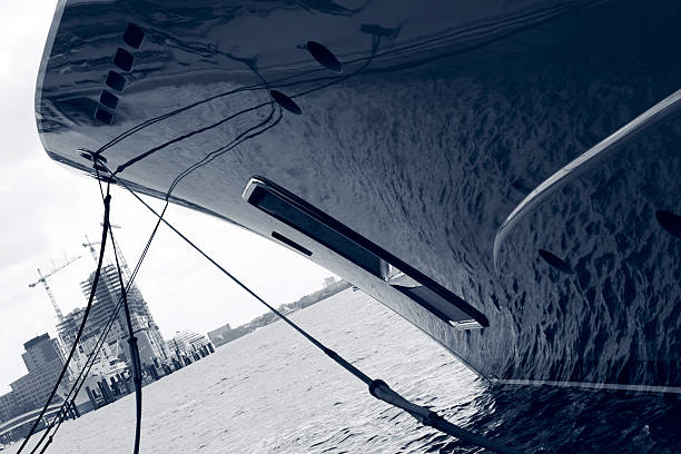 Elbphilharmonie & Motor Yacht Bow