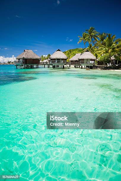 Photo libre de droit de Paradis Sur La Plage Vacances Dété De Cottages banque d'images et plus d'images libres de droit de Tahiti - Tahiti, Luxe, Été