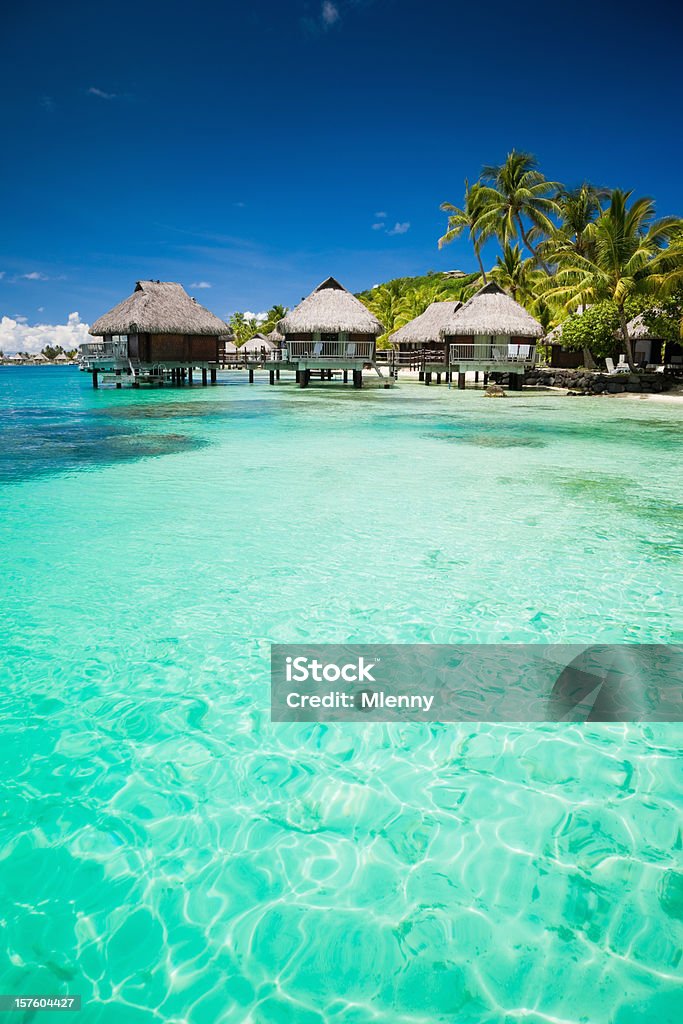 Hotel vacanze estive spiaggia paradiso Cottage - Foto stock royalty-free di Tahiti
