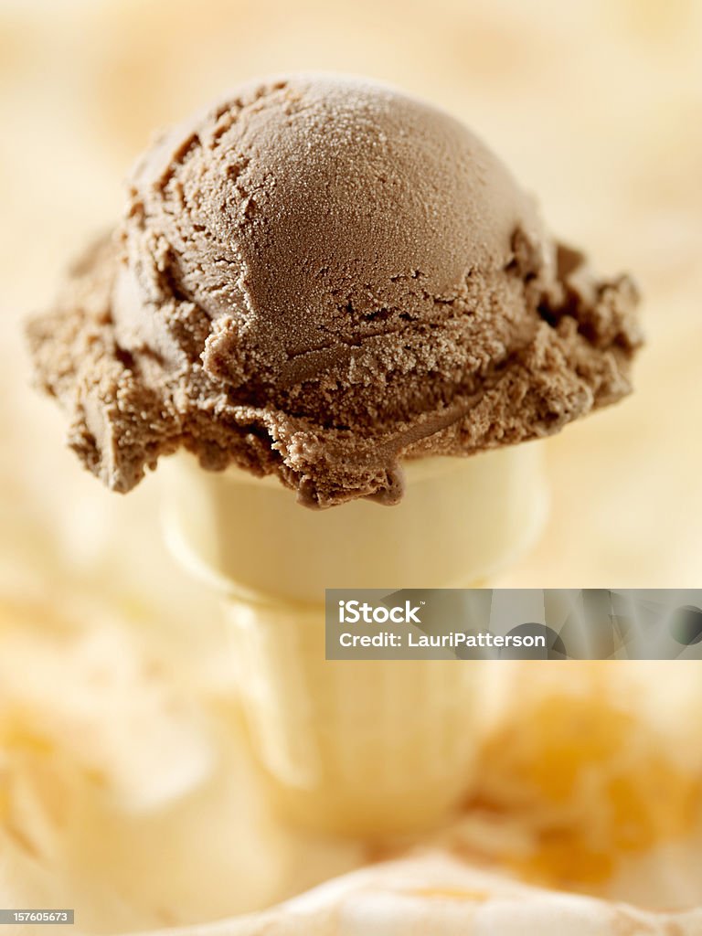 Cône de crème glacée au chocolat - Photo de Cornet de glace libre de droits