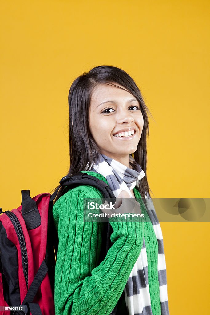 Joven estudiante Mochila de transporte - Foto de stock de Estudiante libre de derechos