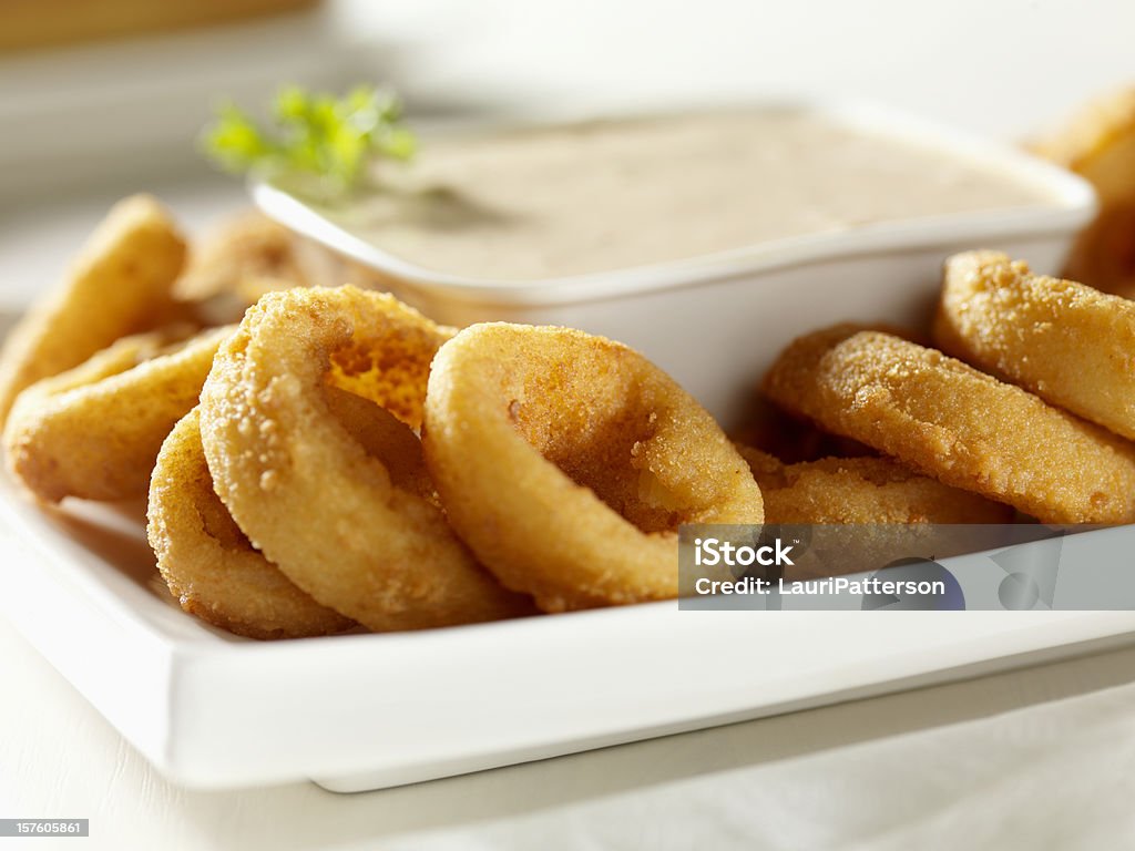 Grosor de corte de cebolla anillos con Dip - Foto de stock de Alimento libre de derechos