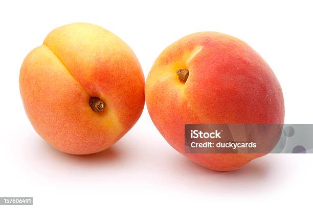Frische Aprikosen Auf Weißem Hintergrund Stockfoto und mehr Bilder von Aprikose - Aprikose, Weißer Hintergrund, Freisteller – Neutraler Hintergrund