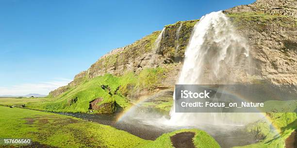 Cascata Di Seljalandsfoss - Fotografie stock e altre immagini di Acqua - Acqua, Ambientazione esterna, Arcobaleno