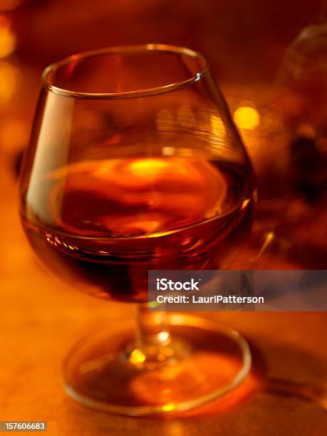 Brandy I Cygaro - zdjęcia stockowe i więcej obrazów Cygaro - Cygaro, Whisky, Alkohol - napój