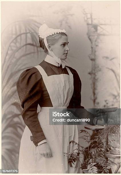 Foto de Victorian Servidor Mulher Fotografia Vintage e mais fotos de stock de Equipe Doméstica - Equipe Doméstica, Mulheres, Estilo Vitoriano