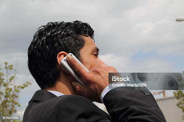 Hombre En El Teléfono Foto de stock y más banco de imágenes de Afrodescendiente - Afrodescendiente, Aire libre, América del Sur