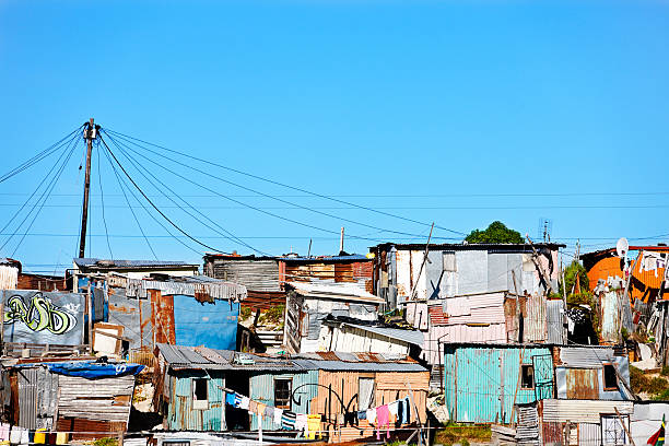 hierro ondulado shacks en khayelitsha, cape town - poor area fotografías e imágenes de stock