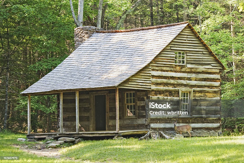 Cabina de colonos con Deer - Foto de stock de Aire libre libre de derechos