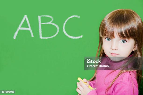 Rapariga De Aprendizagem - Fotografias de stock e mais imagens de 2-3 Anos - 2-3 Anos, Alfabeto, Criança