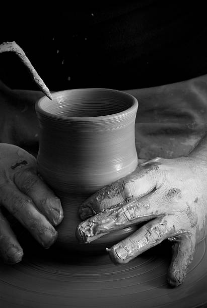 istock Artisan ceramist at work in Vietri Sul Mare (Italy) 157608069