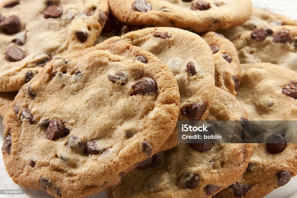 청키 초콜릿 칩 쿠키를 - 로열티 프리 초콜릿칩 쿠키 스톡 사진