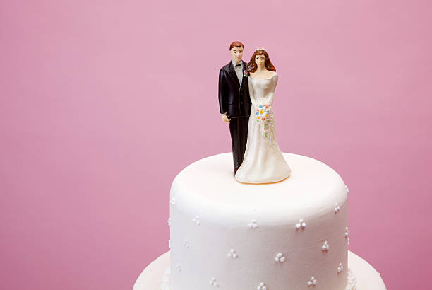 bride and groom figurine  wedding cake stock pictures, royalty-free photos & images