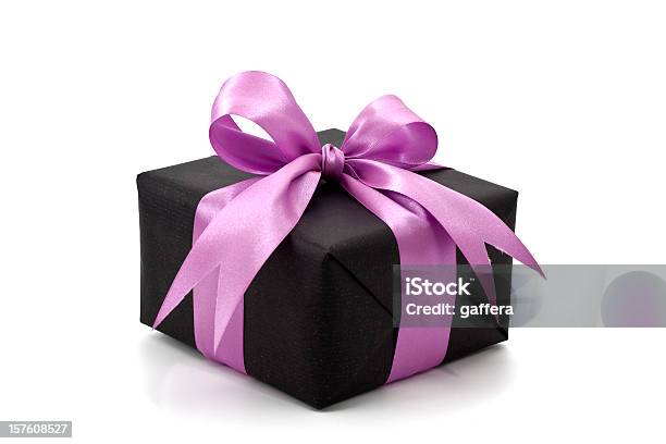 Caixa De Presente Preta Com Laço Rosa - Fotografias de stock e mais imagens de Prenda - Prenda, Cor preta, Roxo