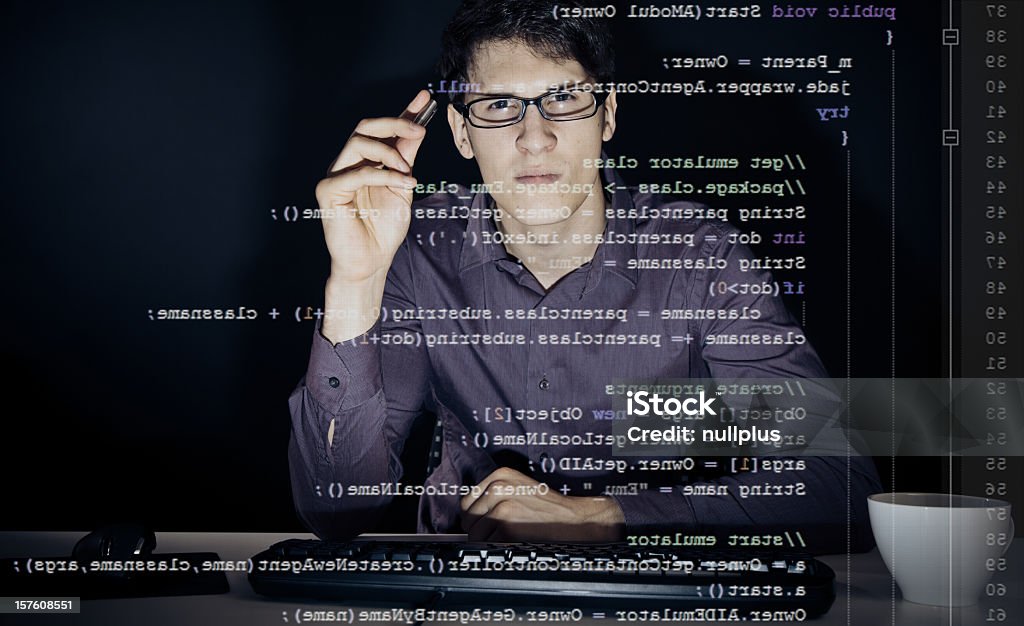 젊은 남자 분석 그릐 java 코드 - 로열티 프리 Java-프로그래밍 언어 스톡 사진