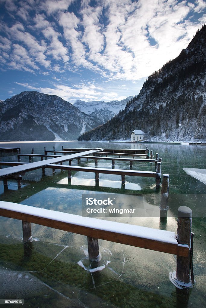 湖で plansee winter-チロル-austria - オーストリアのロイヤリティフリーストックフォト